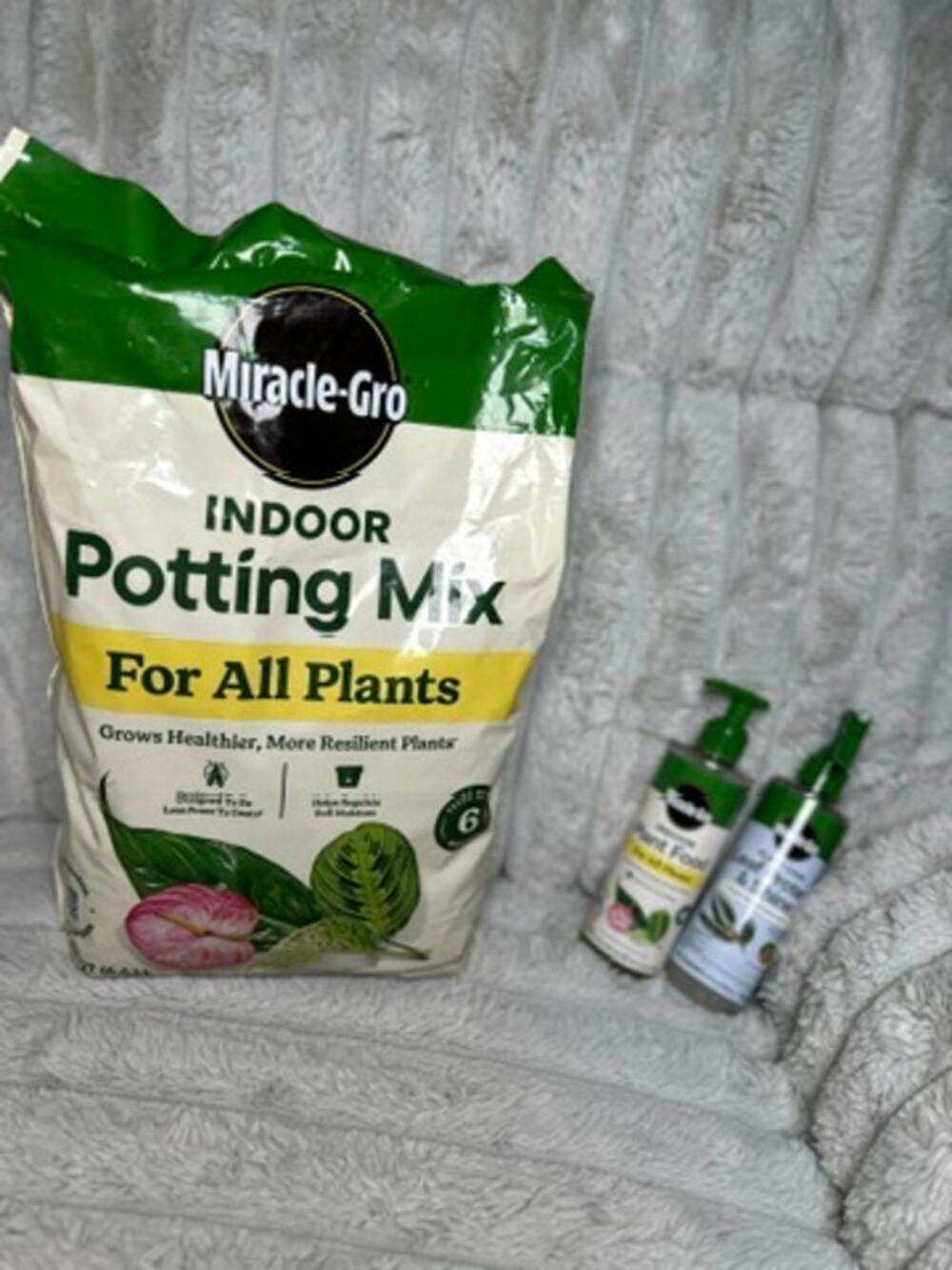 Miracle-Gro Indoor Plant Care Kit Potting Mix Plant Food Leaf Protect & Shine